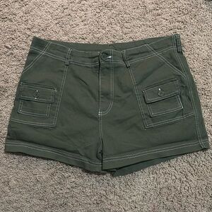 Harper & Ivy Dark Green Cargo Shorts